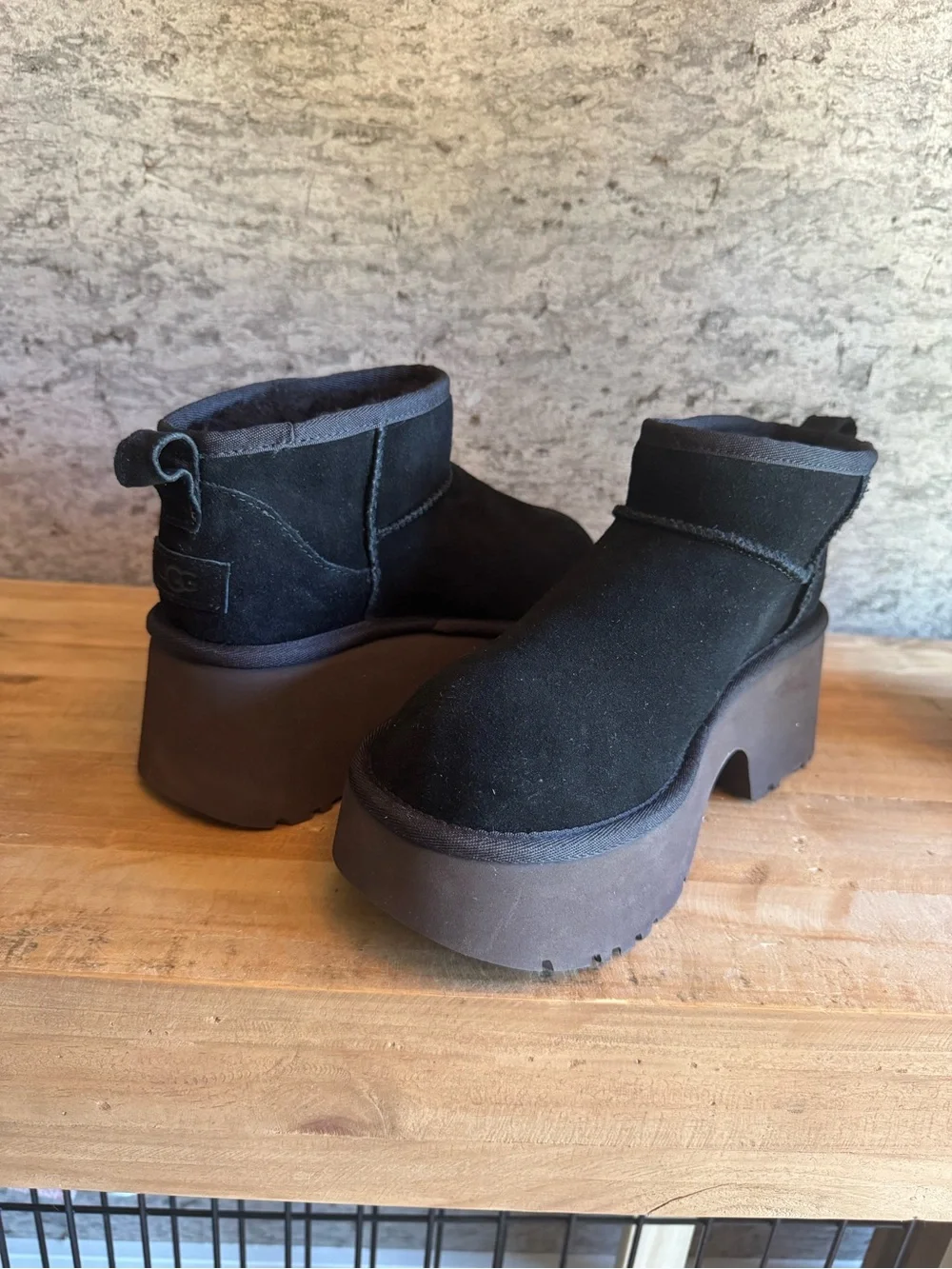 NEW UGG Classic Ultra Mini New Heights Boot - Size 8